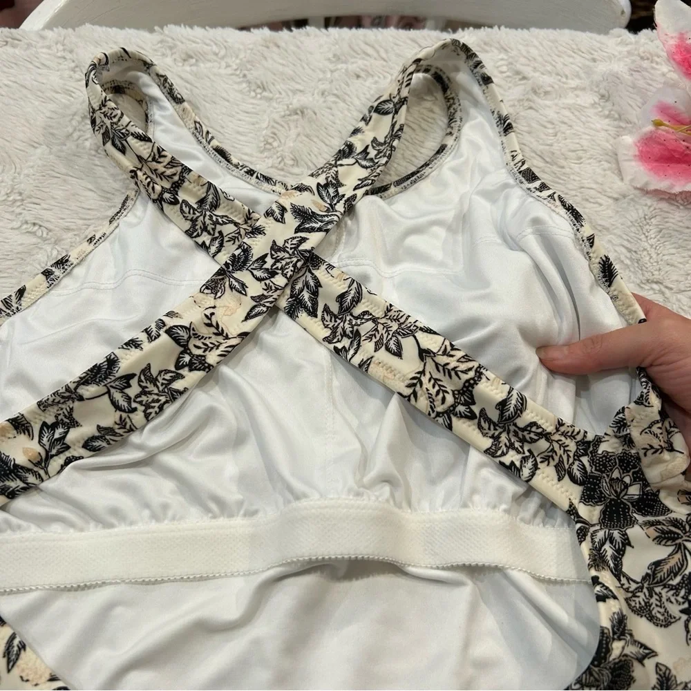 Old Navy - Belted Ivory & Black Floral High Neck One Piece Swimsuit - XXL - Picture 4 of 11